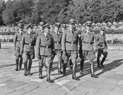 Oslo september 1939. Müller till vänster om Heydrich på bilden.