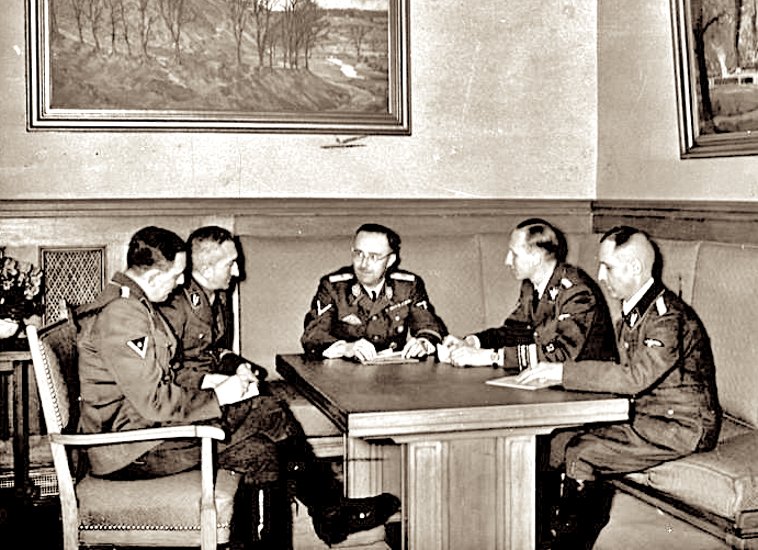 November 1939. Från höger: Müller, Heydrich och Himmler.